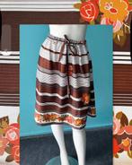Vintage jaren 70 rok bruin/wit/bloemen 1 maat, Kleding | Dames, Rokken, Maat 38/40 (M), Bruin, Verzenden, Vintage