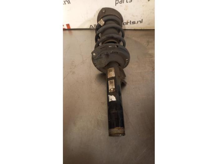 Schokdemperpoot rechts-voor van een Volkswagen Golf, Auto-onderdelen, Ophanging en Onderstel, Volkswagen, Gebruikt, 3 maanden garantie