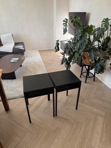 Set van 2 zwarte bijzettafels