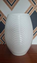 Vaas Wedgwood White folia, Huis en Inrichting, Woonaccessoires | Vazen, Wit, Aardewerk of Porselein, Ophalen of Verzenden, Zo goed als nieuw