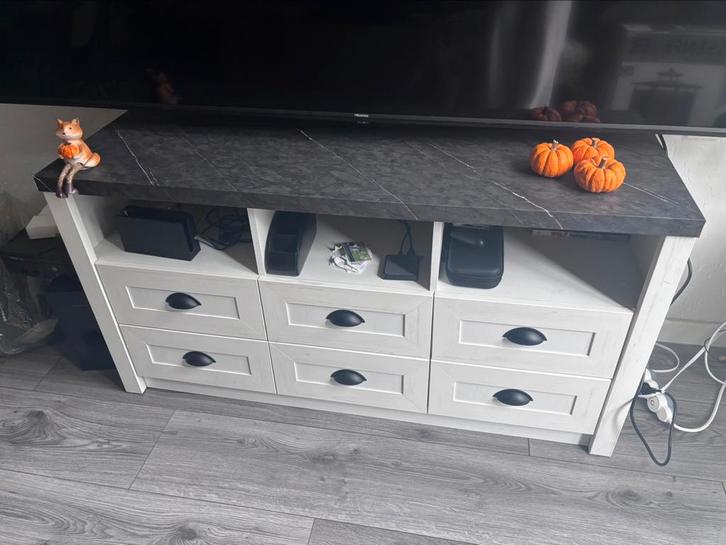 Tv meubel, Huis en Inrichting, Kasten | Dressoirs, Zo goed als nieuw, 100 tot 150 cm, 25 tot 50 cm, Met lade(s), Met plank(en)