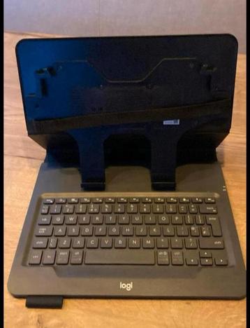 Logitech universele tablet hoes met toetsenbord beschikbaar voor biedingen