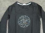 HEMA leuk zwart shirt met opdruk van sterretjes en tekst 128, Kinderen en Baby's, Kinderkleding | Maat 128, Gebruikt, Meisje, Ophalen of Verzenden