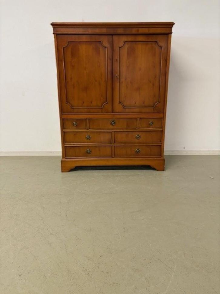 TV-kast / TV-podium in taxus in Heldense stijl, Huis en Inrichting, Kasten | Televisiemeubels, Gebruikt, 100 tot 150 cm, 100 tot 150 cm