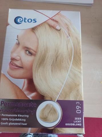 2 pak blond + 2 pak donkerblonde verf [prijs is alle 4] beschikbaar voor biedingen