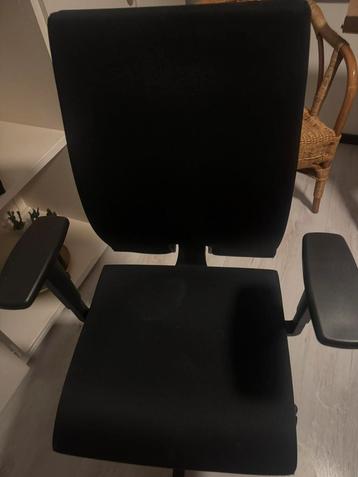 Bureau stoel beschikbaar voor biedingen