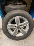 Knappe 15’’ VW golf velgen met winterbanden, Auto-onderdelen, Ophalen, 16 inch, Banden en Velgen, 205 mm