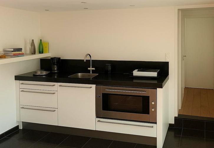 Keuken met composiet blad, kraan en Bosch hete lucht oven, Huis en Inrichting, Keuken | Complete keukens, Zo goed als nieuw, Enkelwandige keuken