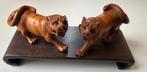Hardhouten Netsuke set van twee tijgers, Antiek en Kunst, Ophalen of Verzenden