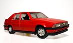 Alfa Romeo 75 rood Bburago 1:24, Hobby en Vrije tijd, Modelauto's | 1:24, Ophalen of Verzenden, Bburago