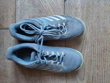 Adidas gymschoenen maat 35 beschikbaar voor biedingen