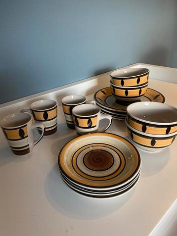 Henna servies beschikbaar voor biedingen
