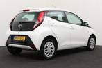 Toyota Aygo 1.0 VVT-i X-play Camera Navi Carplay LED, Voorwielaandrijving, Stof, Gebruikt, 4 stoelen