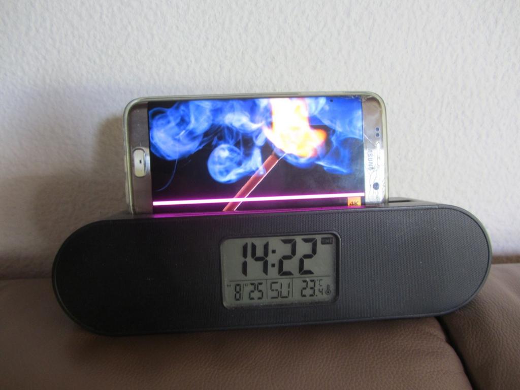 Luidspreker speaker  Bluetooth telefoonhouder klok date temp, Audio, Tv en Foto, Mp3-spelers | Accessoires | Overige merken, Ophalen of Verzenden