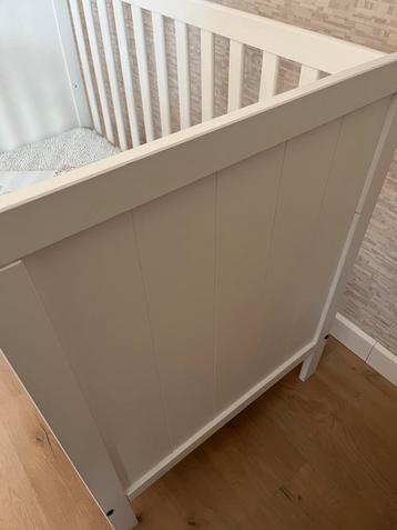 Ledikant z.g.a.n. + matras + Jollein set beschikbaar voor biedingen