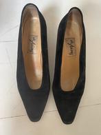 Pump. Dr. Adams. Schoen met hak. Zwart suede. Maat 40, Ophalen of Verzenden, Zo goed als nieuw, Zwart