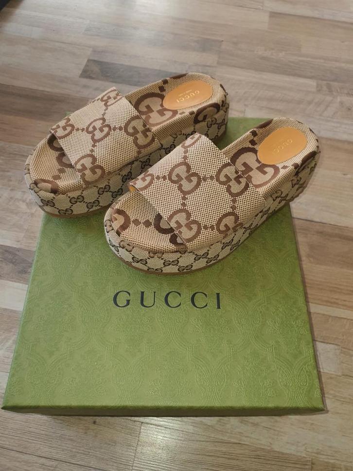 Gucci Dames Slippers - Stijlvol en Comfortabel, Kleding | Dames, Schoenen, Zo goed als nieuw, Ophalen of Verzenden