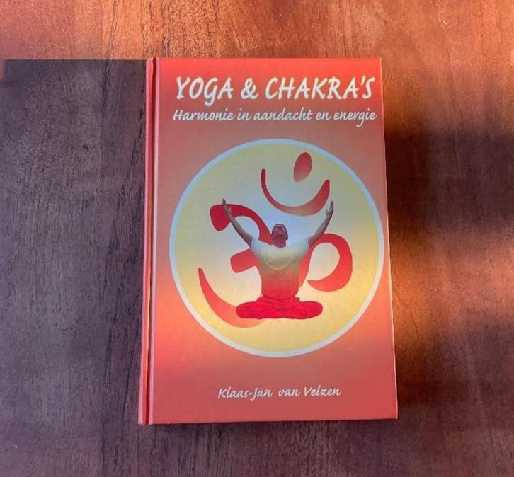 Yoga & Chakra's harmonie in aandacht energie Van Velzen boek, Boeken, Esoterie en Spiritualiteit, Zo goed als nieuw, Instructieboek