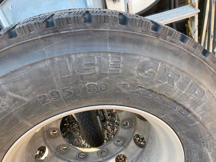 Truckbanden met velg - 295/80 R22.5 ice grip en energy, Auto-onderdelen, Banden en Velgen, Banden en Velgen, Zomerbanden, Overige maten