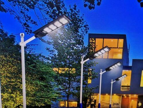 semi professionele solar lamp met 432 leds en 10000mah accu, Tuin en Terras, Buitenverlichting, Nieuw, Overige typen, Accu, Bewegingssensor