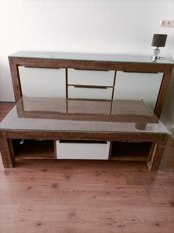 Complete meubel set te koop.Bieden beschikbaar voor biedingen