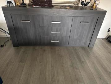 Dressoir beschikbaar voor biedingen