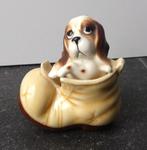 Vintage beeldje hond hondenbeeldje hondje in schoen, Verzamelen, Ophalen of Verzenden, Gebruikt, Dier