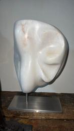 Imposant zwaar marmeren sculptuur roestvrijstalen voet 35 cm, Antiek en Kunst, Kunst | Beelden en Houtsnijwerken, Ophalen of Verzenden