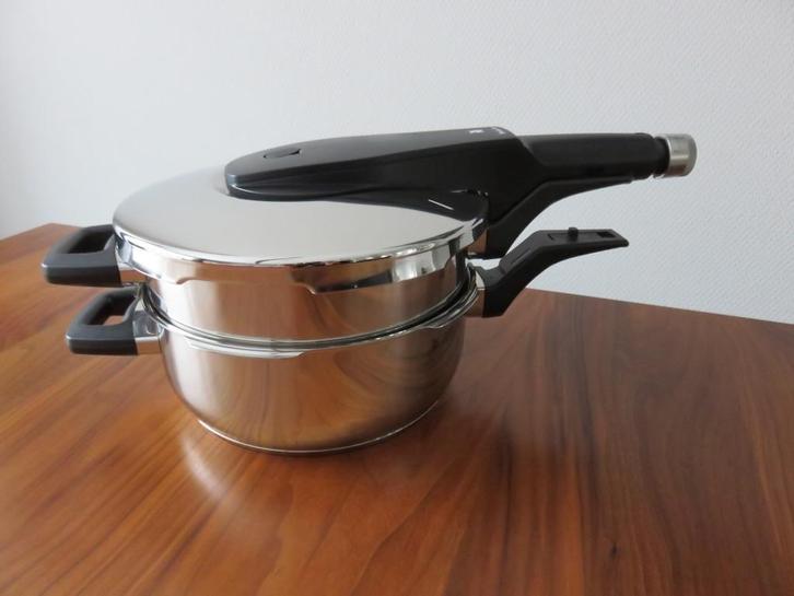 WMF PERFECT PRO SNELKOOKPAN, Huis en Inrichting, Keuken | Potten en Pannen, Zo goed als nieuw, Pannenset, Rvs, Inductieplaat, Keramische plaat