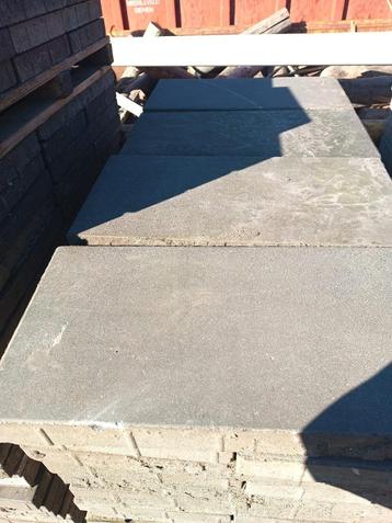 Gebruikte Betontegels 30x60x5 Antraciet beschikbaar voor biedingen