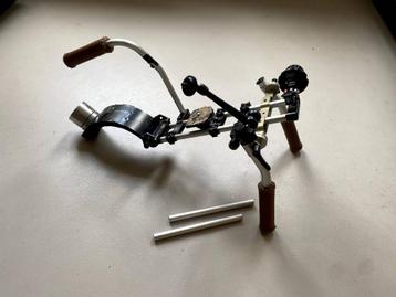 VOCAS schouder rig met MC-1 follow focus beschikbaar voor biedingen