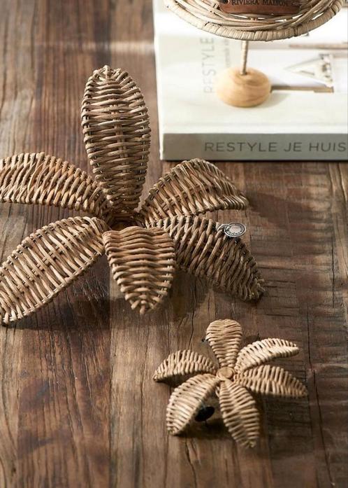 2 pcs rivièra maison rustic rattan flowers, Huis en Inrichting, Woonaccessoires | Overige, Ophalen of Verzenden