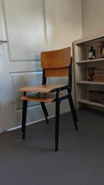 Twee oude school stoelen / vintage stoel, Huis en Inrichting, Stoelen, Ophalen