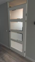 Witte en glazen opdekdeur, Doe-het-zelf en Verbouw, Deuren en Horren, Ophalen, 80 tot 100 cm, Binnendeur, Zo goed als nieuw