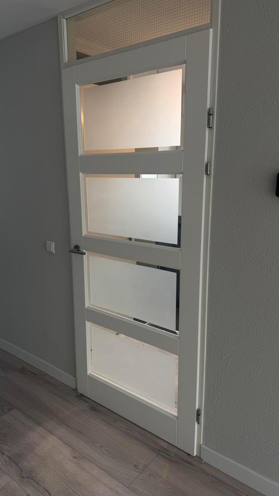 Witte en glazen opdekdeur, Doe-het-zelf en Verbouw, Deuren en Horren, Zo goed als nieuw, Binnendeur, 200 tot 215 cm, 80 tot 100 cm