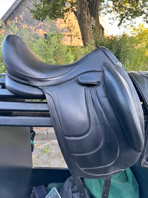 Devoucoux 17,5” Makila Harmonie S met glitter zwart achter, Dieren en Toebehoren, Paarden en Pony's | Zadels, Zo goed als nieuw