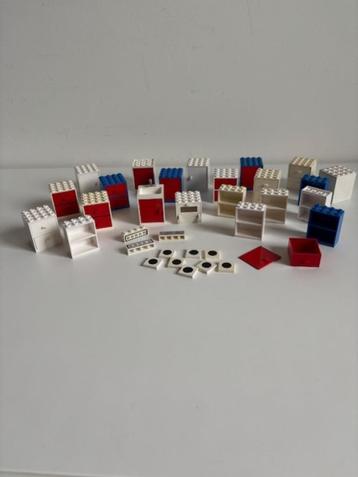 LEGO Homemaker vintage kastjes en stenen beschikbaar voor biedingen