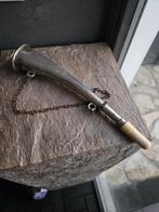 Mooi antiek jachthoorn met een ivoren mondstuk en ketting, Antiek en Kunst, Ophalen of Verzenden