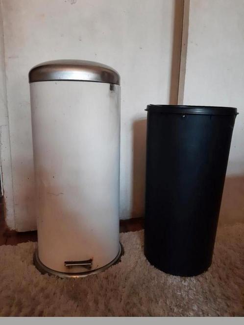 Te koop,Ikea metaal glans cream kleur prullenbak met pedaal, Huis en Inrichting, Woonaccessoires | Prullenbakken, Ophalen