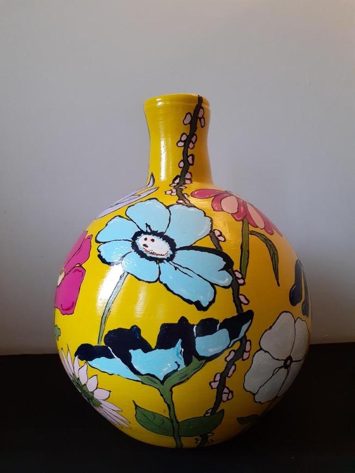 Vrolijke handbeschilderde vaas- kleurrijk bloemmotief, Huis en Inrichting, Woonaccessoires | Vazen, Nieuw, Minder dan 50 cm, Glas
