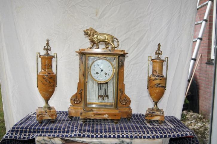 Glas pendule met vazen, Antiek en Kunst, Antiek | Klokken, Ophalen of Verzenden