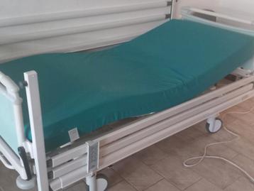Stiegelmeyer elektrische ziekenhuisbed – in zeer goede staat beschikbaar voor biedingen