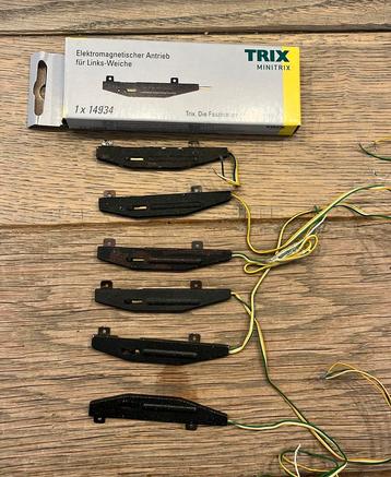 Minitrix  6 x l en 1 x r elektr. wisselaandrijvingen beschikbaar voor biedingen