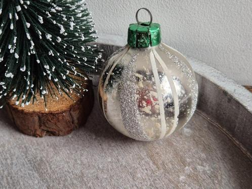 Vintage kerstbal strepen zilver 518, Diversen, Kerst, Gebruikt, Ophalen of Verzenden