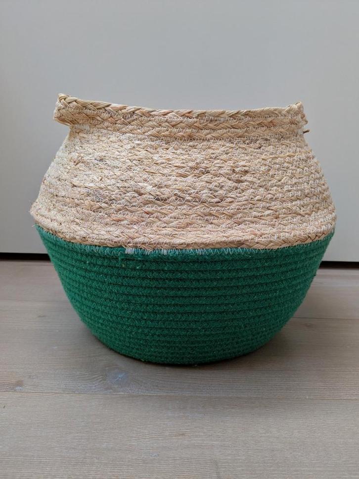 NIEUW: grote rieten plantenmand, grasgroen / beige, Huis en Inrichting, Woonaccessoires | Schalen en Manden, Nieuw, Mand, Rond