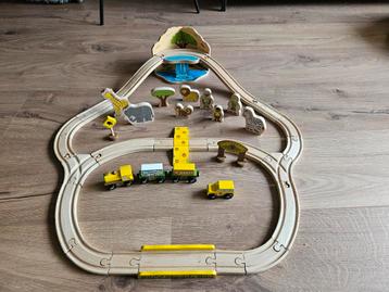 Houten treinbaan safari beschikbaar voor biedingen