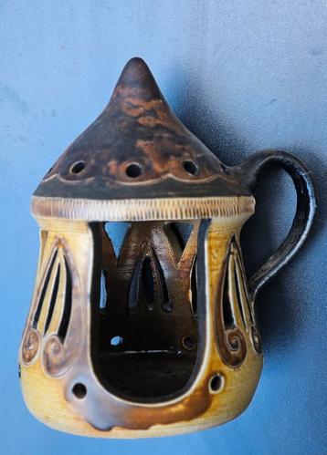 Windlicht van steengoed met zoutglazuur handgemaakt  beschikbaar voor biedingen