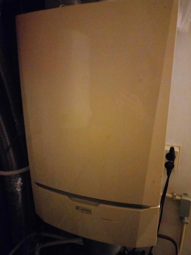 Remeha Calenta 28c ketel - Goed onderhouden, Doe-het-zelf en Verbouw, Geisers en Boilers, Gebruikt, Boiler, Aardgas, Minder dan 20 liter