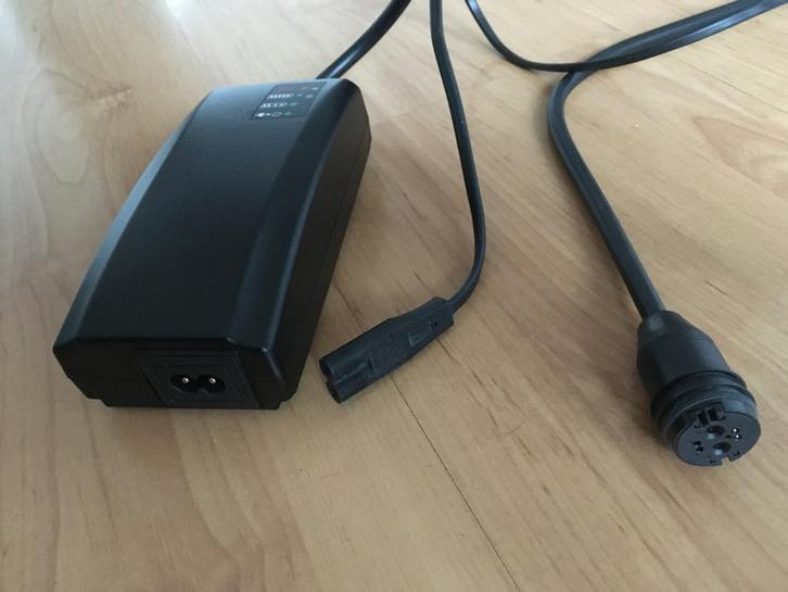 fietsacculader BMZ 36V 2A, Fietsen en Brommers, Fietsaccessoires | Fietsaccu's, Zo goed als nieuw, Ophalen of Verzenden