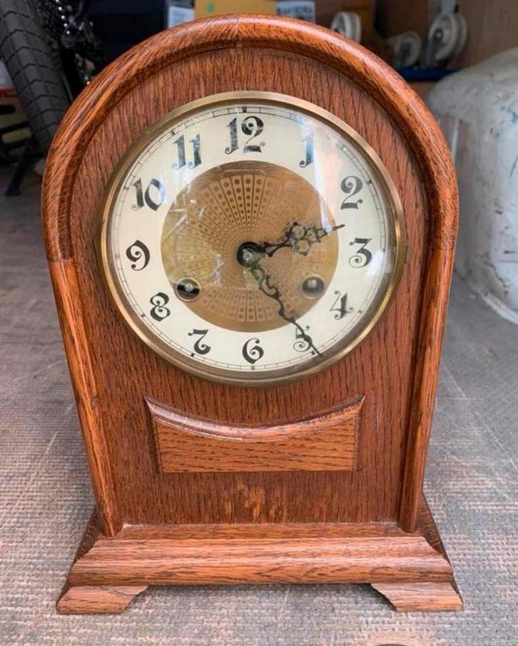 Klok mooie Art Deco antieke ronde tafel klok, Antiek en Kunst, Antiek | Klokken, Ophalen of Verzenden